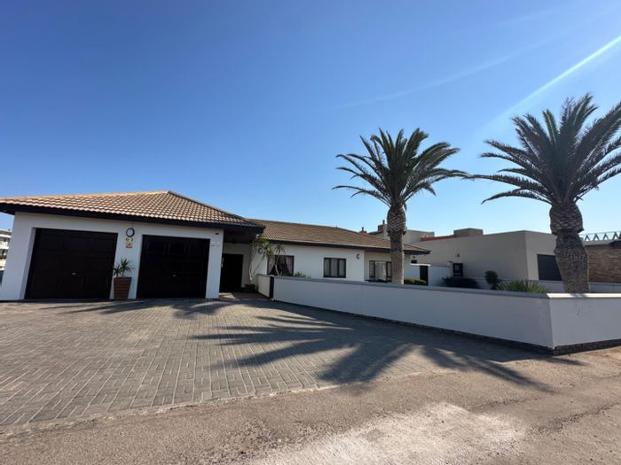 House for Rent in Lagoon, Walvis Bay: Near Lagoon, Indoor BBQ, Landscaped Garden