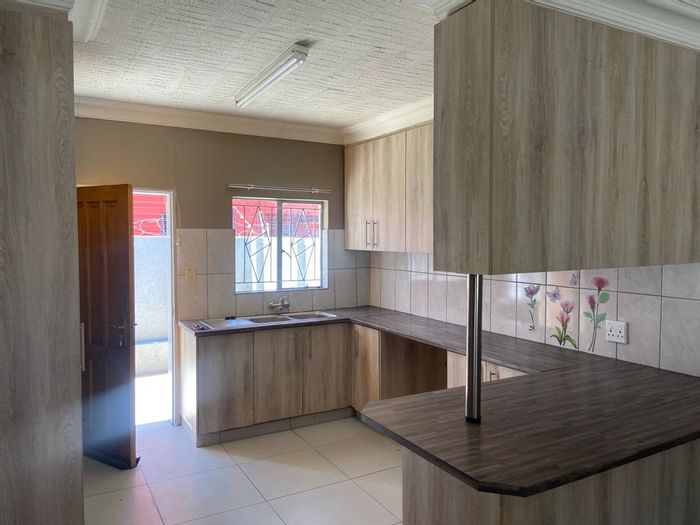 Property #2215859, Townhouse rental monthly in Windhoek West