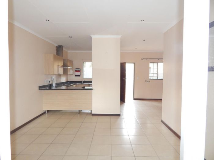 Property #2143667, Townhouse for sale in Mooikloof Ridge