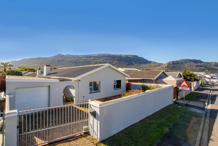 Family Home for Sale in Fish Hoek Central: Close to Beach and Schools!