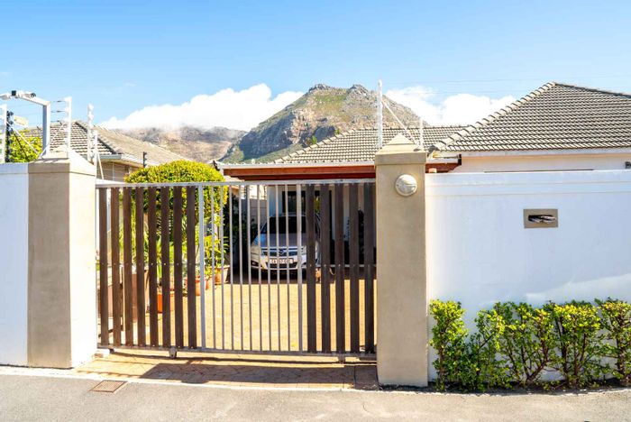 Property #2239490, House rental monthly in Muizenberg