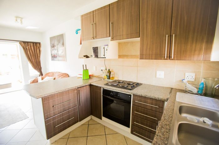 Property #1941317, Townhouse Rental Monthly in Mooikloof Ridge