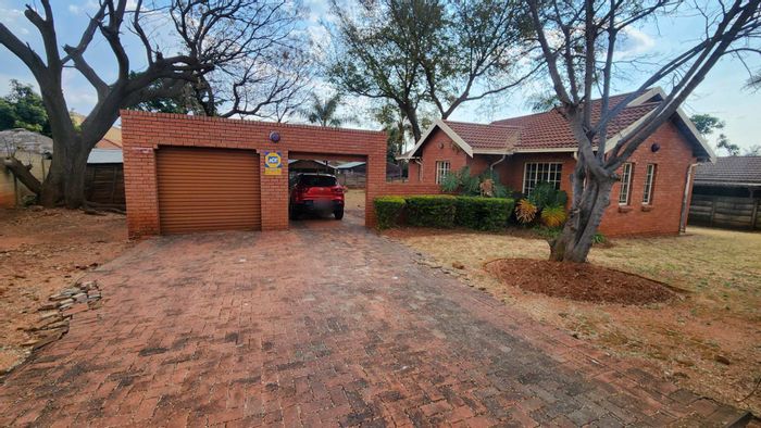 House for Sale in The Orchards: Spacious lot, open-plan living, double carport.