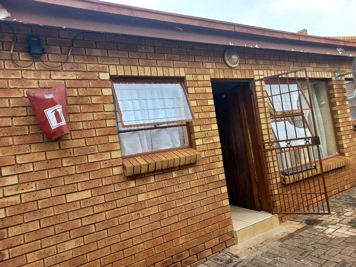 Property #2249592, Townhouse for sale in Vosloorus