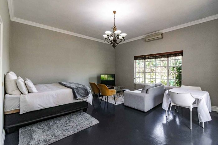 Cottage To Rent in Kloof Central: Pool access, covered parking, and pre-paid electricity.