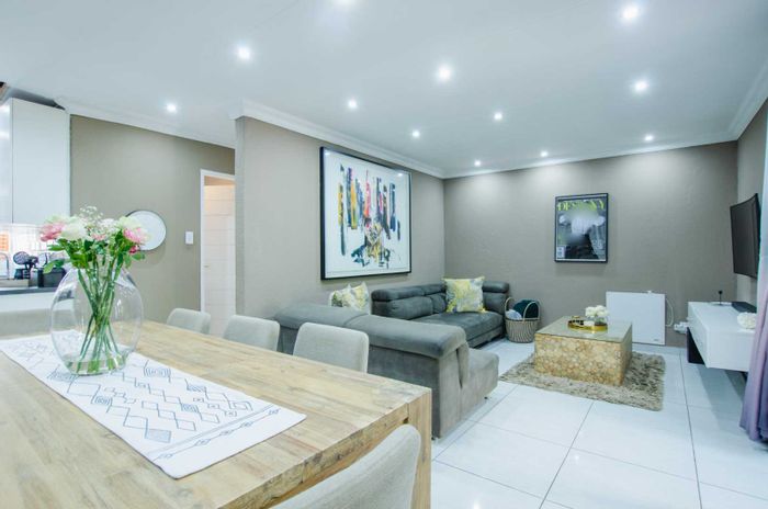 Weltevreden Townhouse For Sale: 2 Bedrooms, 2 Bathrooms, Private Patio, Garage.