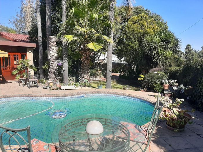 For Sale: House in Rembrandt Park with pool, flatlet, and double garage.