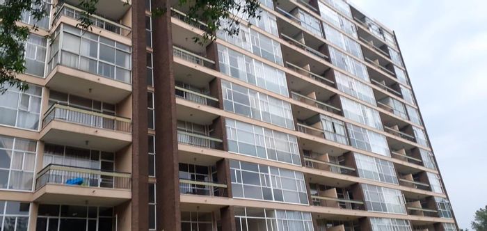 Lambton Townhouse To Rent: 2 Bedrooms, pool view, 24hr security, close to amenities.