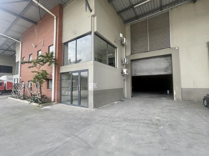 Industrial warehouse to rent in Riverhorse Valley, 650m2 with office space.