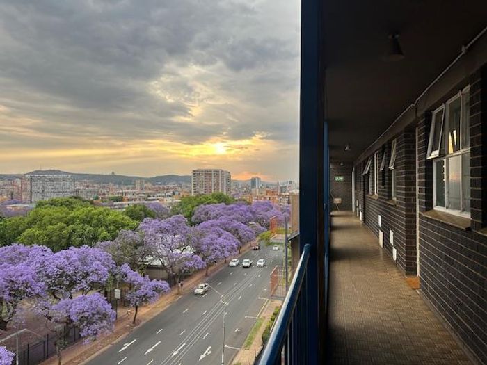 For Sale: 4-bedroom apartment in Arcadia, secure building, close to amenities.