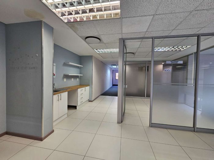 Office to Rent in Strubensvallei: 24/7 security, parking, high-speed internet access.