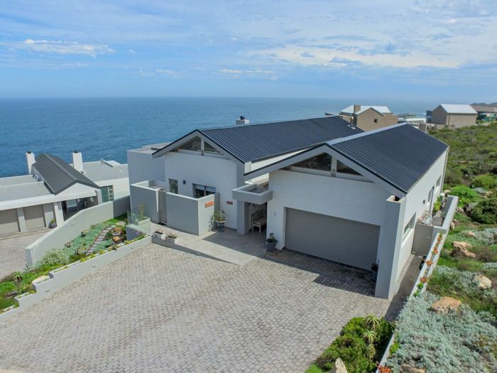 Stunning House for Sale in Pinnacle Point Golf Estate with Ocean Views and Amenities