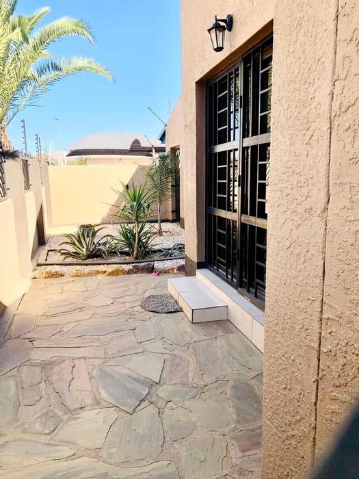 Spacious Cimbebasia House: 3 Bedrooms, Entertainment Area, Security Features, For Sale!