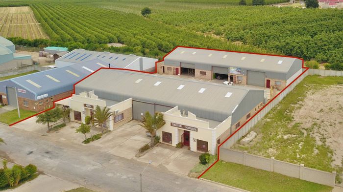 Industrial property for sale in Villiersdorp Central with flexible spaces and ample parking.