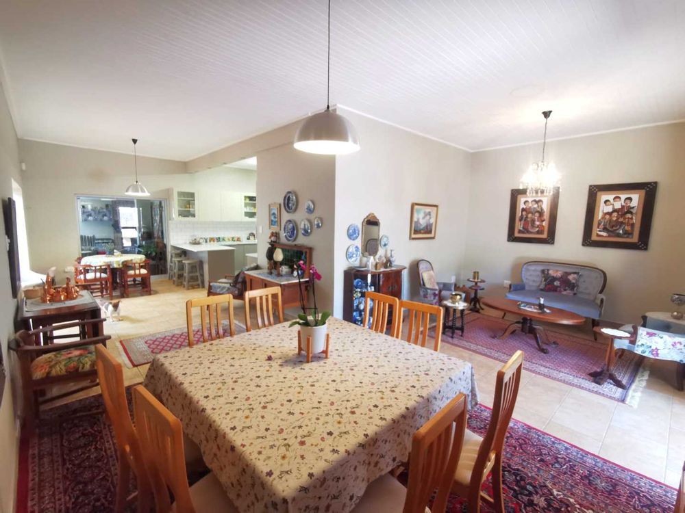 MAIN DWELLING OPEN-PLAN LIVING AREA 