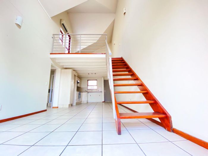 Fourways Apartment To Rent: 1 bed, loft, two patios, near shopping center.