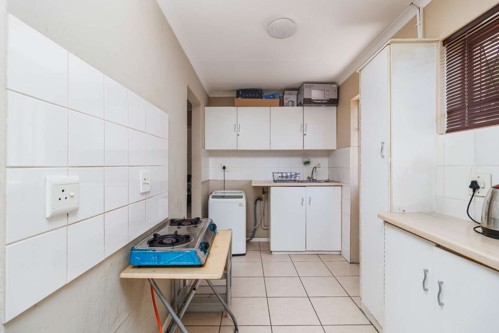 Flatlet - Kitchen view 2