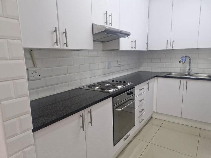 For Sale: 2-Bedroom Apartment in Strathavon with Balcony, Garage, and Security.