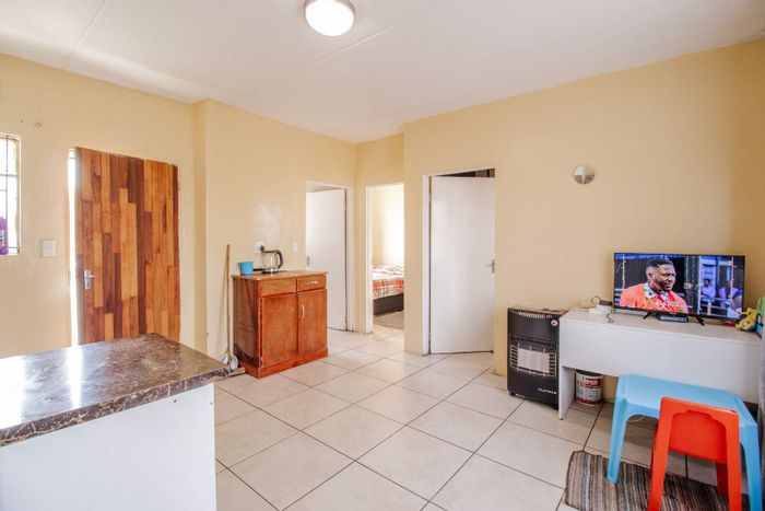 For Sale: 2-bedroom apartment in Roodepoort Central with 24-hour security and amenities.