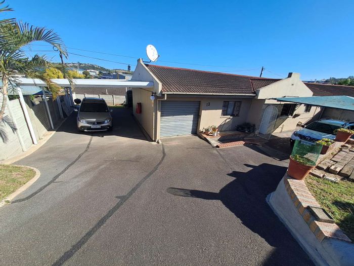 Malvern Townhouse For Sale: 3 bedrooms, private yard, garage, pet-friendly.