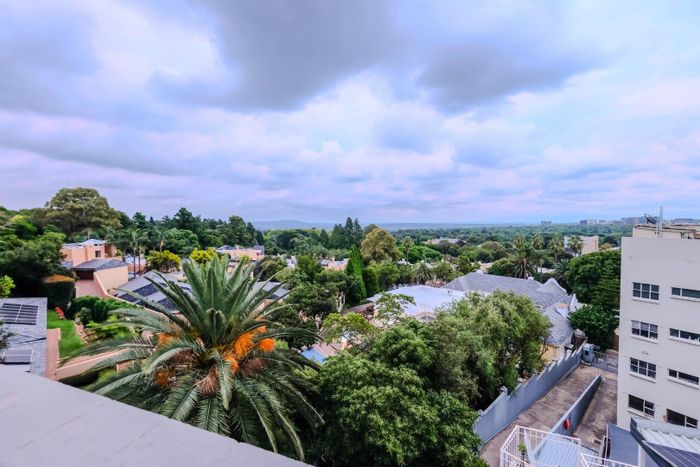 Killarney Apartment To Rent: 3 Bedrooms, 2 Bathrooms, Balcony, Secure Parking.