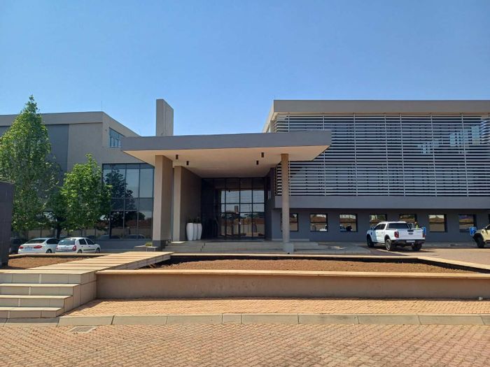 Office to Rent in Highveld: Spacious layout, boardroom, kitchenette, backup power.