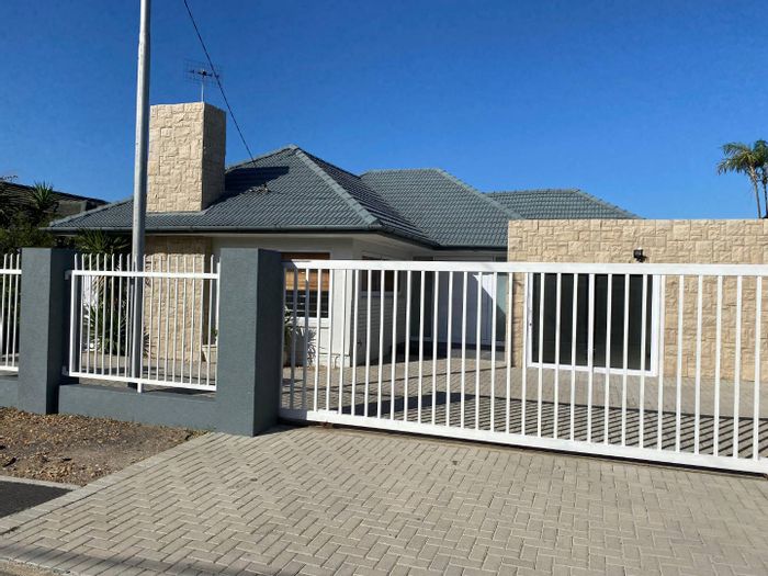 3 Bedroom house to rent in Boston with outdoor entertainment and secure parking.