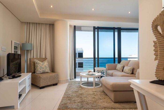 Umhlanga Rocks Central Apartment To Rent: 1-bedroom, balcony, sea views, pool access.