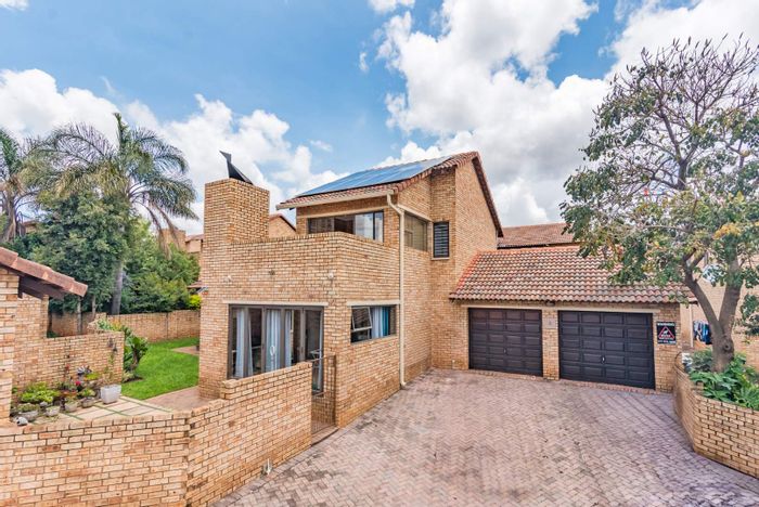 For Sale: 4-Bedroom Townhouse in Ruimsig with garden, inverter, and secure complex.