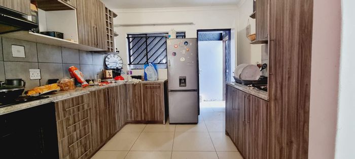 Goreangab House For Sale: 3 Bedrooms, 2 Bathrooms, Garage, 200 m² Erf.