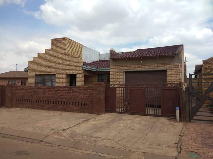 Property #2137117, House for sale in Vosloorus