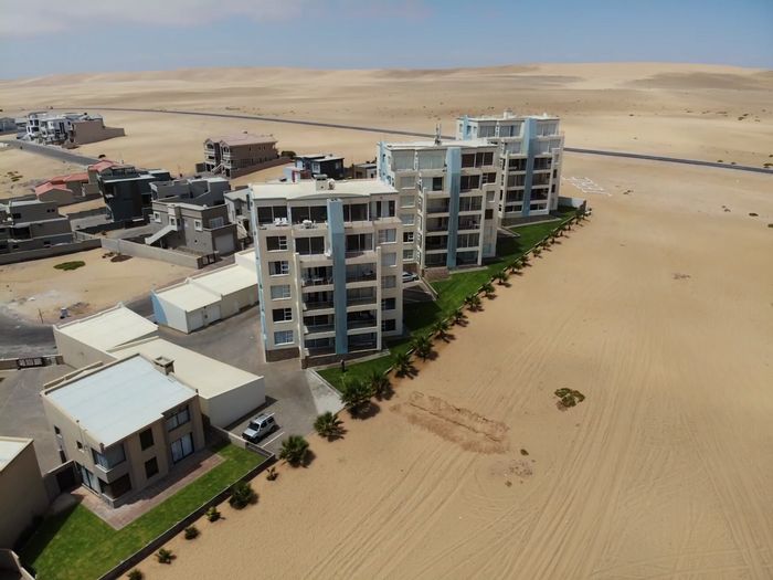 Long Beach Apartment For Sale: 2 beds, balcony, garage, sea views included.