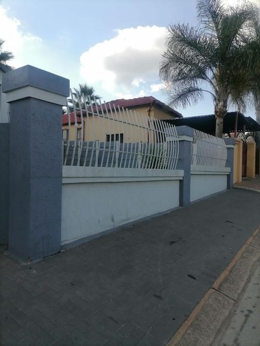 Property #2108455, House rental monthly in Olievenhoutbosch