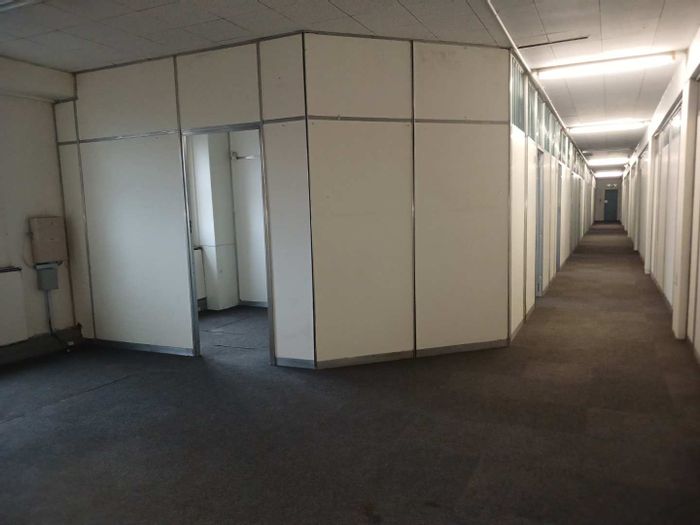 Office space to rent in Durban Central, 264 sqm with multiple amenities.