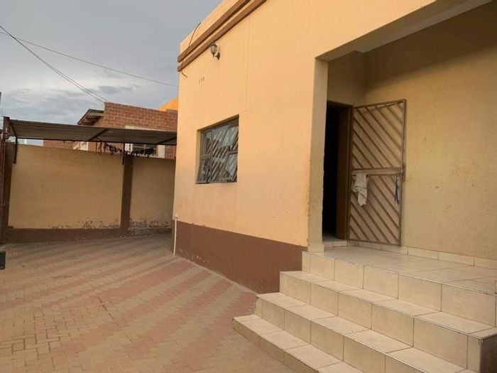 Hakahana house for sale: 3 bedrooms, 2 bathrooms, open plan living, N$1.050 Mil.