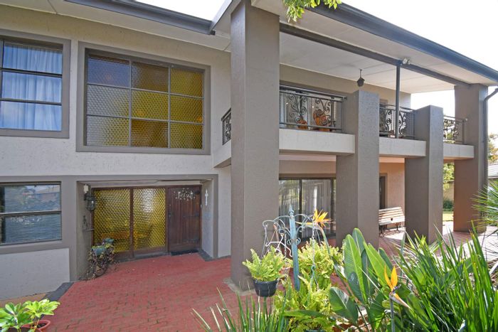 Libradene House For Sale: Dual-residence, pool, gardens, garages, income potential.