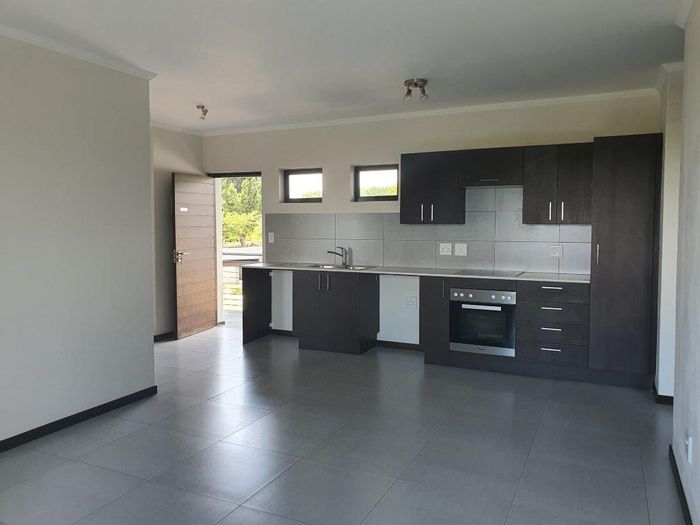 2-Bedroom Apartment To Rent in Jackal Creek Golf Estate with amenities and security.