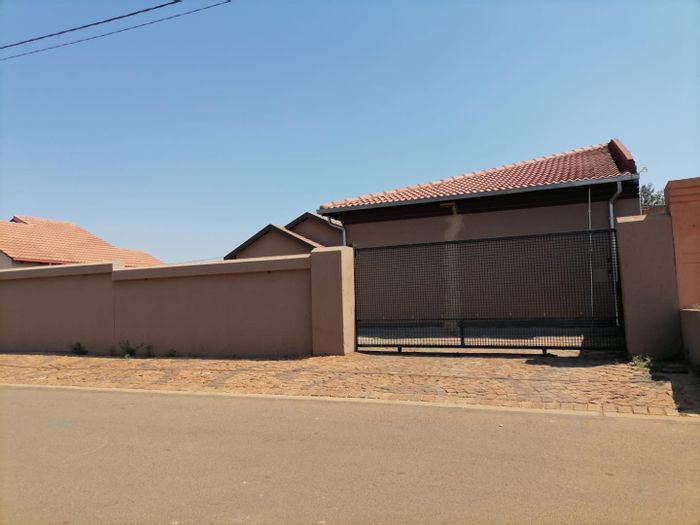 Property #2191165, House for sale in Protea Glen Ext 12
