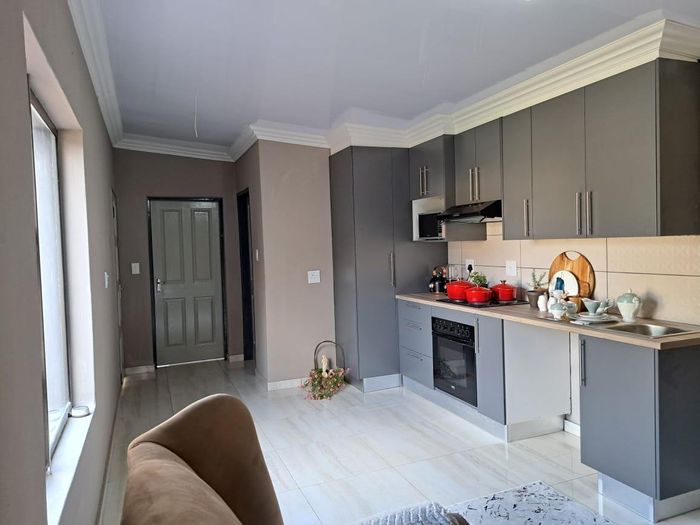 1 Bedroom Cottage To Rent in Kempton Park Central, secure with prepaid electricity.