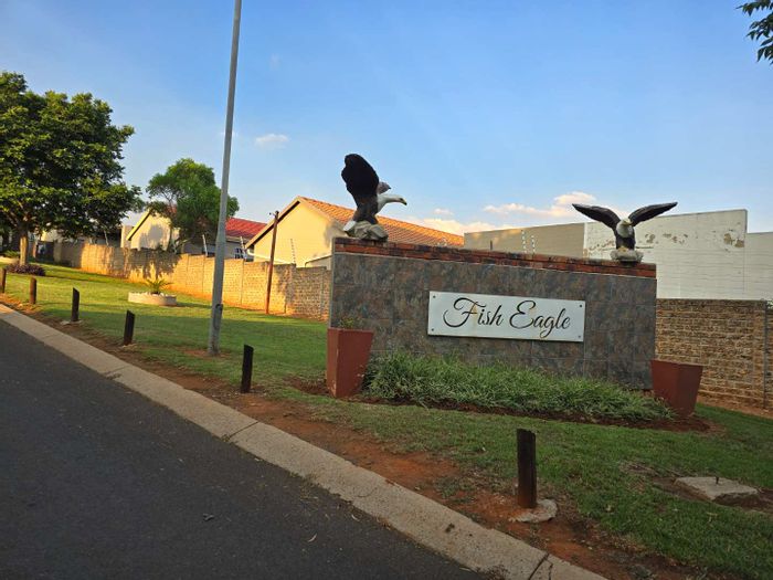 For Sale: House in Union with 3 bedrooms, garage, garden, and security estate.