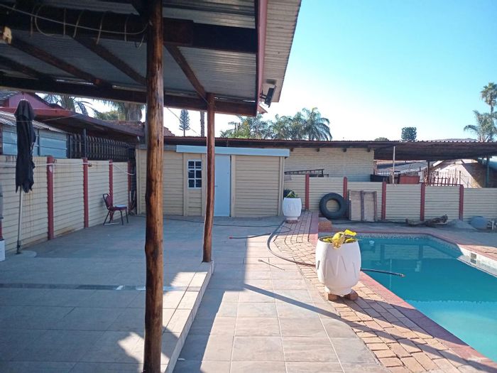 Property #2395453, House For Sale in Jan Niemand Park
