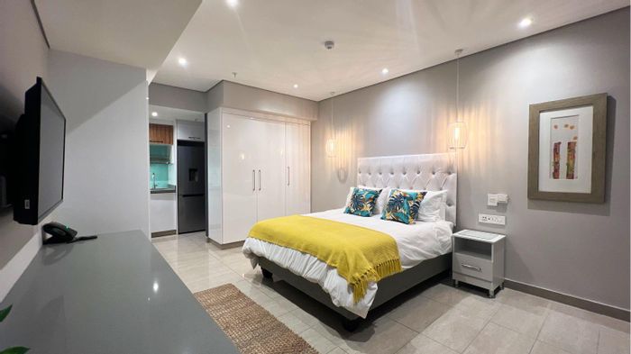 Umhlanga Rocks Central Apartment To Rent: Beach access, pool, secure parking, WiFi included.