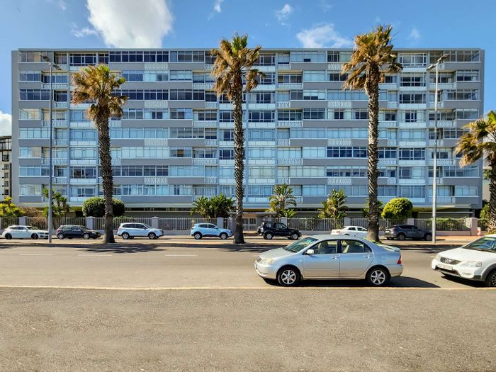 Sea Point Apartment For Sale: 2 beds, 2 baths, sea views, secure parking.