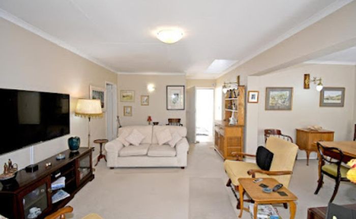 Morningside Retirement Village For Sale: Spacious corner unit with garden, solar, and amenities.