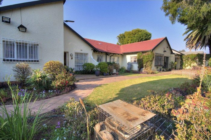 For Sale: Spacious 3-bedroom house in Brackendowns with large gardens and security.
