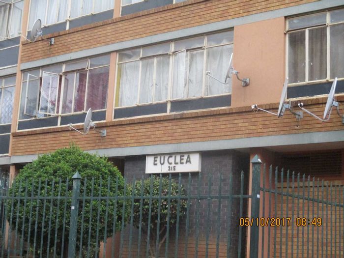 1-Bedroom Apartment For Sale in Muckleneuk, near Unisa and public transport.