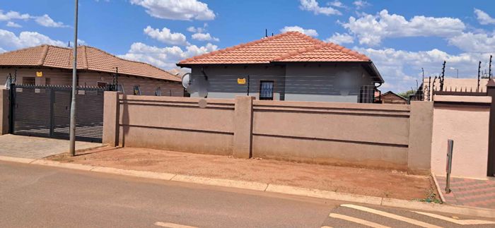 2-Bedroom House in The Orchards For Sale, Secure, Close to Amenities.