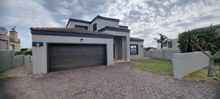 Langebaan Central House For Sale: 4 Bedrooms, Braai Room, Established Garden.