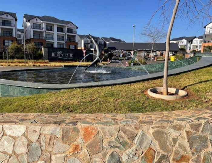 Zwartkoppies Apartment For Sale: 2 beds, 2 baths, communal area, investment potential.