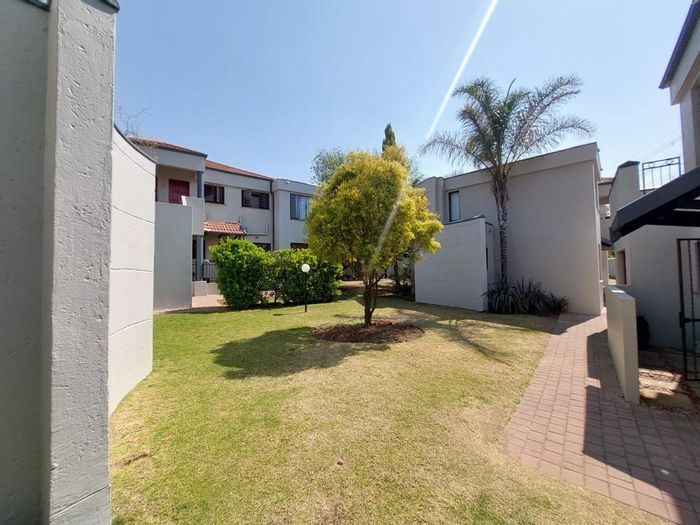 Property #2187845, Townhouse rental monthly in Lonehill